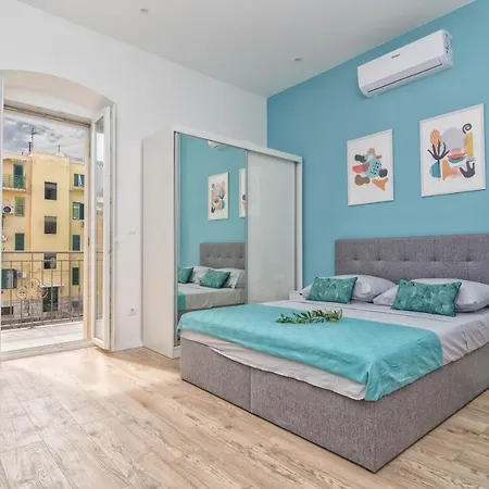 Little World Apartment *